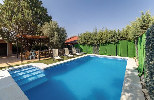 Holiday Home 'Casa Fina' with Private Pool, Shared Terrace and Wi-Fi