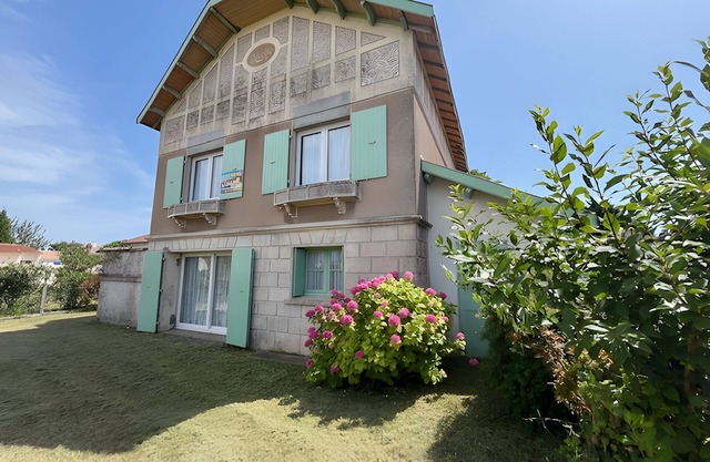 Holiday Home 'Villa Nicette' with Terrace, Private Garden and Balcony