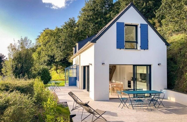 Holiday home with charging station, bay of morlaix