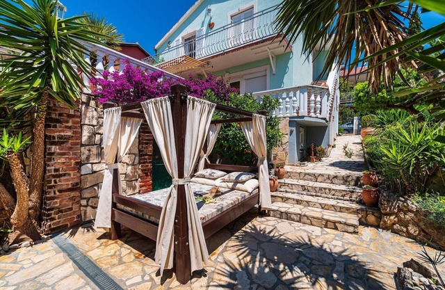 Holiday Home Maslenica with Sea Views & Pool