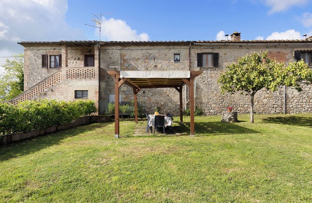 Holiday Home 'Toscana' with Shared Pool, Private Garden and Wi-Fi