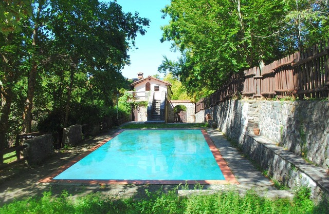 Holiday Home in Migliorini with Pool & Nature