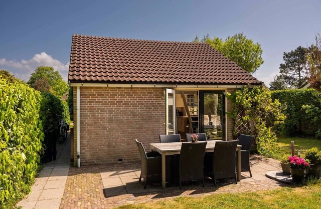 Holiday home Roosje Egmond aan den Hoef