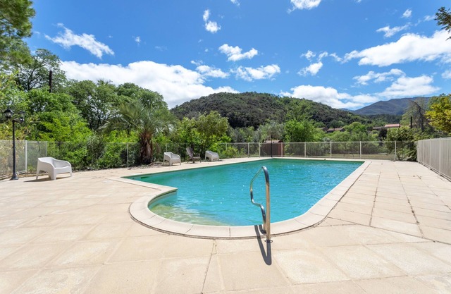 Holiday Home 1 with Mountain View, Air Conditioning