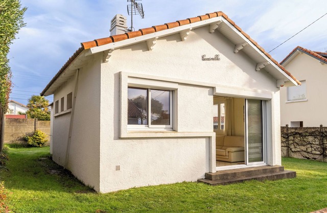 Holiday Home '13 - Au Bercement Des Flots' with Private Garden