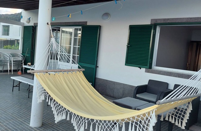 Holiday Home 2 Minutes from the Beach and Close to Major Tourist Attractions!