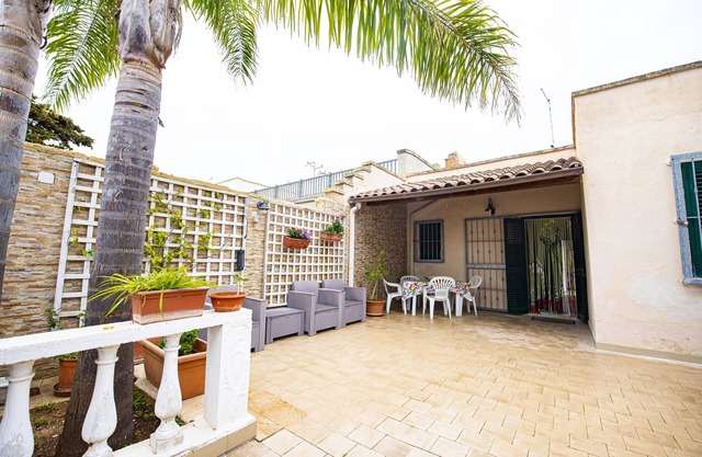 Holiday home 20 meters from the sea