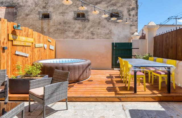 Holiday Home 'A La Bonne Franck'ette' with Shared Terrace, Wi-Fi and Air Conditioning