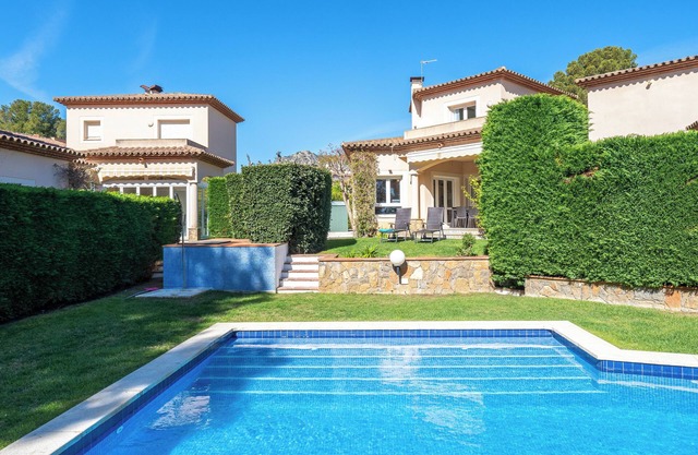 Holiday Home "Al Alba" with Mountain Views, Shared Pool and Wi-Fi