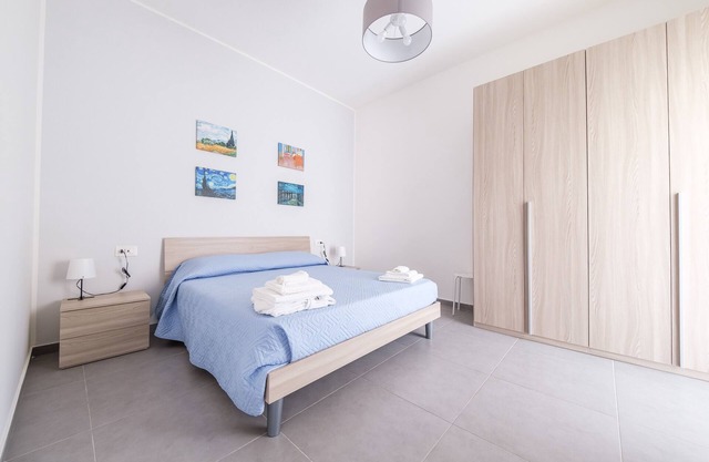 Holiday Home 'Alba’s Home - Van Gogh' with Balcony, Wi-Fi and Air Conditioning