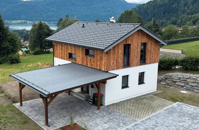 Holiday Home 'Almrausch' with Lake View, Private Terrace and Wi-Fi