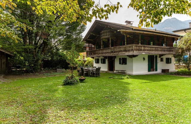 Holiday Home 'Altes Totschenhäusl Am Ziller' with Mountain View, Private Garden and Wi-Fi