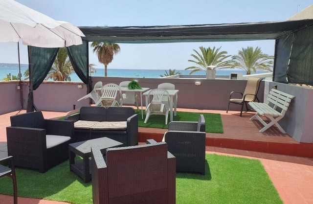 Holiday Home "Ana House" with Sea View, Wi-Fi & Terrace