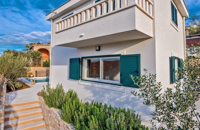 Holiday home Ana with pool, Island Šolta