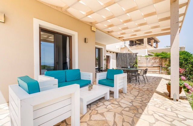 Holiday Home 'Antinioti Lake Villa, North Corfu' with Sea View, Wi-Fi and Air Conditioning