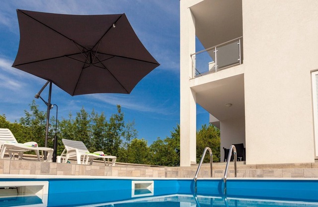 Holiday Home Anty with Pool
