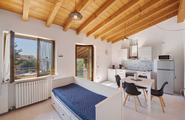 Holiday Home 'Appartamenti Villa Fiorito' with Lake View, Wi-Fi and Air Conditioning