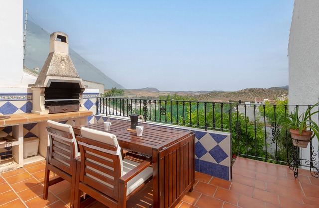 Holiday Home 'Ardales' with Mountain View, Wi-Fi and Air Conditioning