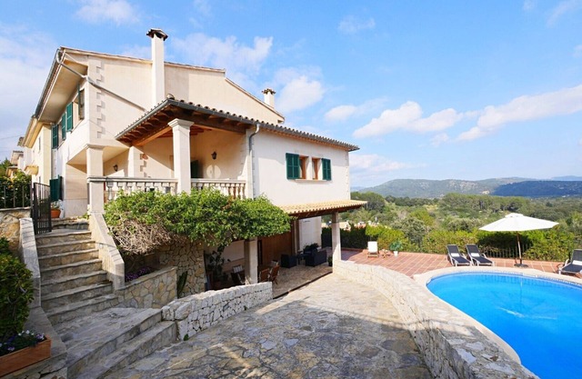 Holiday Home Bellavista with Mountain View, Wi-Fi, A/C, Pool, Garden, Terrace & Balcony