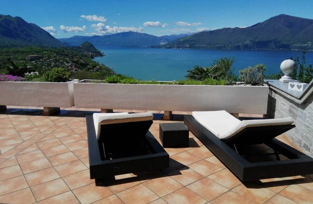 Holiday Home 'Belvedere36' with Lake View, Garage and Air Conditioning