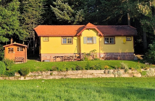 Holiday Home 'Bienenhaus' with Private Terrace, Private Garden and Wi-Fi