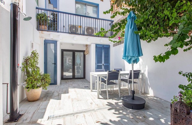 Holiday Home 'Bluehouse Portixol' with Private Terrace, Wi-Fi and Air Conditioning