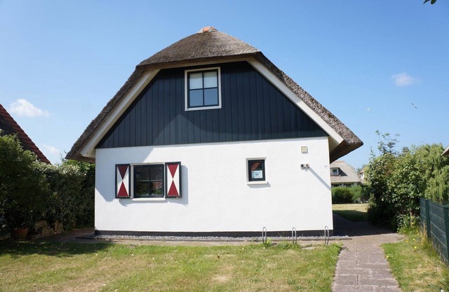 Holiday home Buitenplaats 83 in Callantsoog. Suitable for 5 people with 2 bedrooms.
