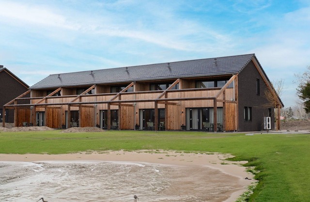 Holiday home by water for up to 4 people