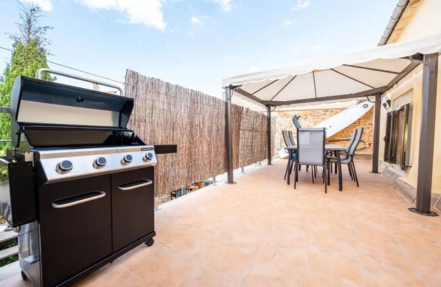 Holiday Home 'C'an Artur' with Private Terrace and Wi-Fi