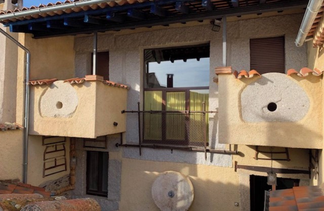 Holiday Home 'Casa Rural La Vertedera 3' with Private Terrace, Balcony and Air Conditioning