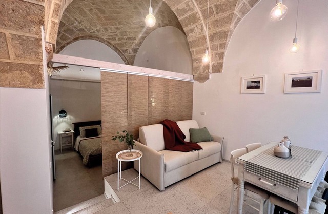 Holiday Home Cardinal, apartment 45 sqm in the heart of the country, in a small street just a short walk from the old town and the sea.