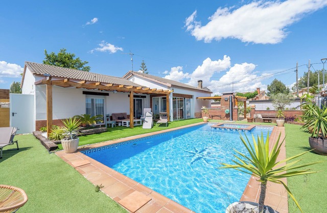 Holiday Home 'Ca L'antiga Pedrera' with Sea Views, Wi-Fi and Air Conditioning