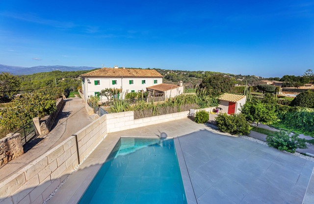 Holiday Home 'Can Calet' with Private Pool, Wi-Fi and Air Conditioning