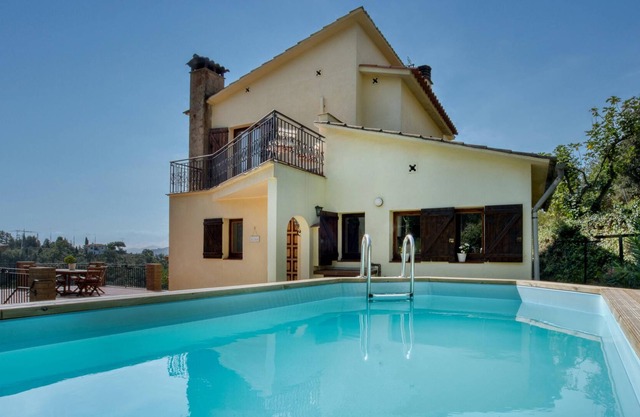 Holiday Home Can Castells with Mountain View, Pool & Wi-Fi