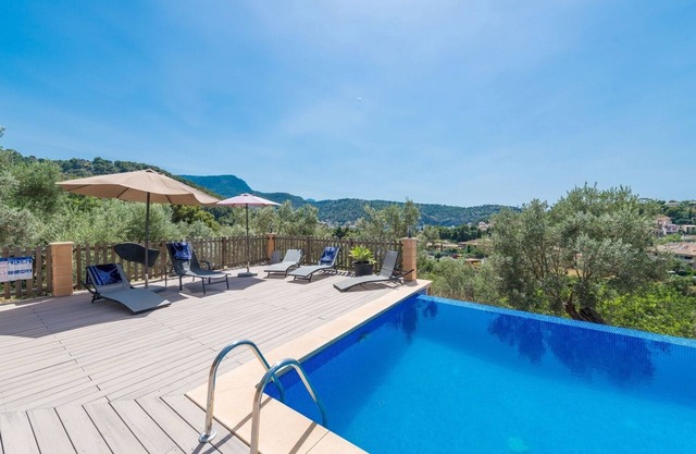 Holiday Home “Can Tamany” with Mountain View, Shared Pool, Shared Garden & WiFi; Parking Available