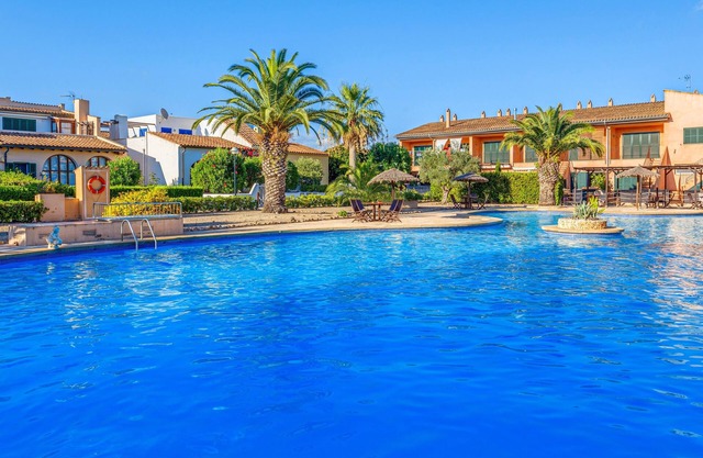 Holiday Home "Can Om" with Garden, Terrace, Shared Pool & Wi-Fi