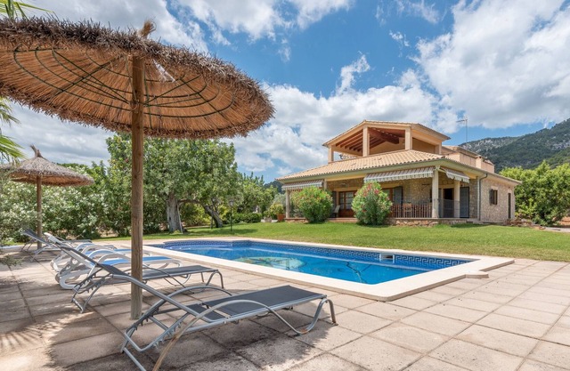Holiday Home Cas Mestre with Mountain View, Wi-Fi, Garden, terrace & Pool; Parking Available