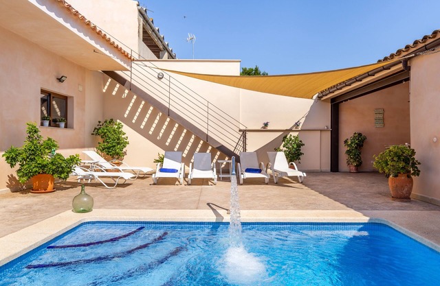Holiday Home Cas Padrins de ses Tanques with Wi-Fi, Garden, Terrace & Pool