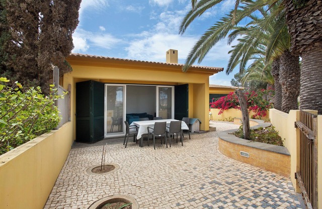 Holiday Home 'Casa De Férias A 75 Metros Da Praia' with Mountain View