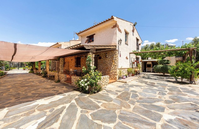 Holiday Home 'Casa 1' with Mountain View, Shared Pool and Wi-Fi