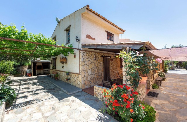Holiday Home 'Casa 2' with Mountain View, Shared Pool and Wi-Fi