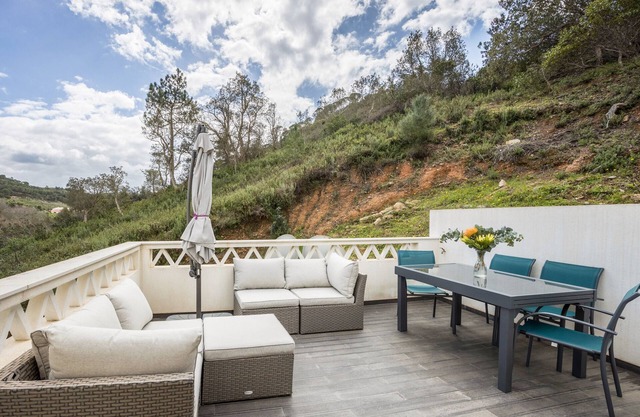 Holiday Home 'Casa Alva - Estúdio Verde' with Wi-Fi and Air Conditioning