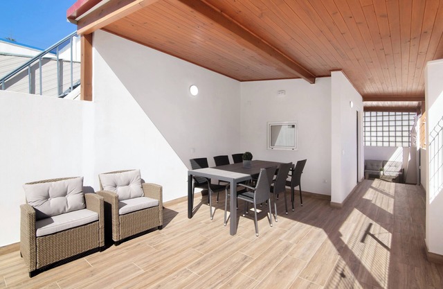 Holiday Home 'Casa Anzol' with Private Terrace, Wi-Fi and Air Conditioning