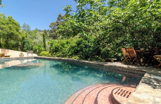 Holiday Home 'Casa Cisne - Selão Da Eira' with Lake View, Shared Pool and Wi-Fi