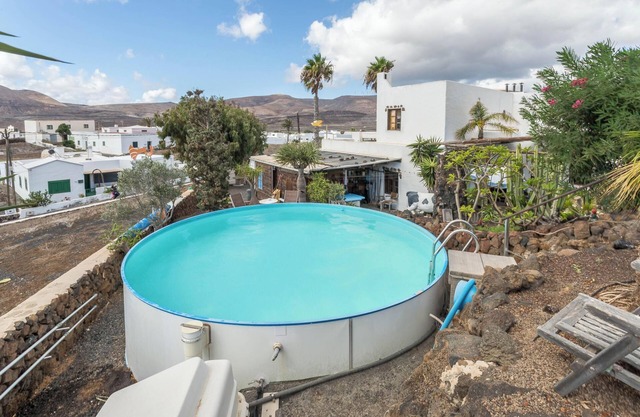 Holiday Home Casa Cueva with Mountain View, Pool, Wi-Fi & Terrace