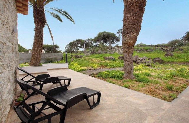 Holiday Home 'Casa De Pedra' with Sea View, Private Terrace and Wi-Fi