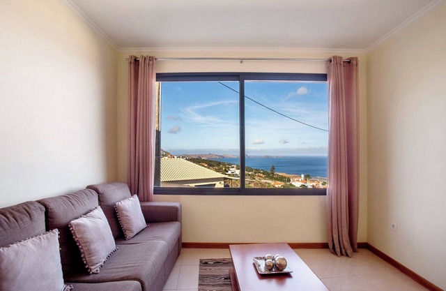 Holiday Home 'Casa Da Bemposta' with Sea View, Balcony and Wi-Fi