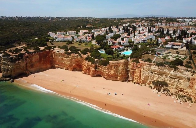 Holiday Home 'Casa Da Rocha' with Shared Pool, Wi-Fi and Air Conditioning