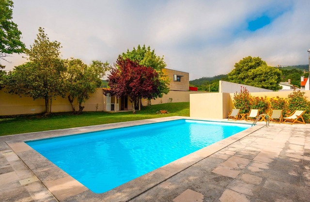 Holiday Home 'Casa Das Camelias' with Sea View, Private Pool and Wi-Fi