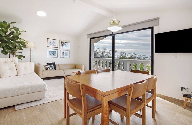 Holiday Home 'Casa Do Lenhador' with Sea View, Private Garden and Wi-Fi